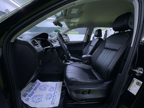 Used 2022 Volkswagen Tiguan SE image 18