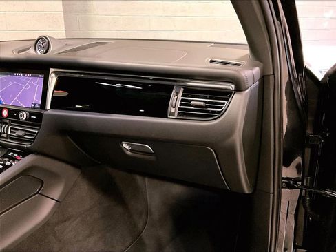 Certified 2025 Porsche Macan Turbo image 19