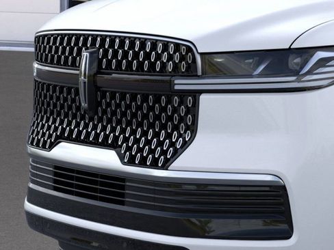 New 2025 Lincoln Navigator Reserve image 17