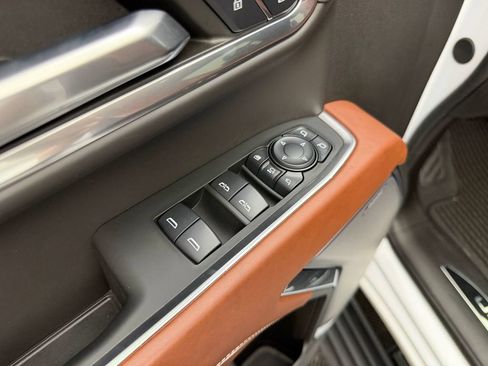 Used 2024 GMC Sierra 2500 Denali Ultimate AWD/4WD image 11