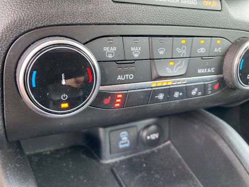 Used 2023 Ford Escape Active w/ Cold Weather Package image 16