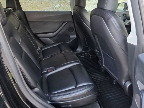 Used 2021 Tesla Model Y Long Range AWD/4WD image 29