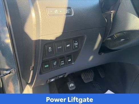 Used 2016 Nissan Rogue SV w/ SV Premium Package AWD/4WD image 16