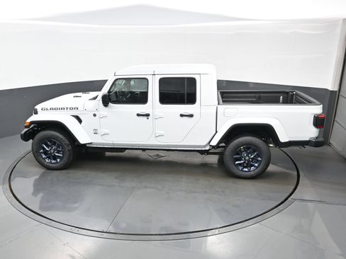 New 2026 Jeep Gladiator Sport AWD/4WD image 22