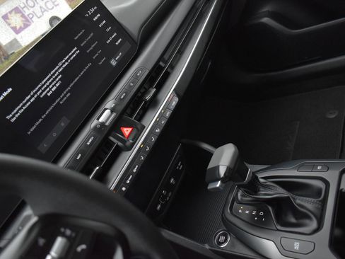 Used 2025 Kia K4 LXS image 22