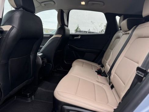 Used 2022 Ford Escape Titanium w/ Class II Trailer Tow Package image 18