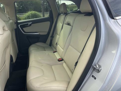 Used 2016 Volvo XC60 T6 Platinum w/ Climate Package AWD/4WD image 14