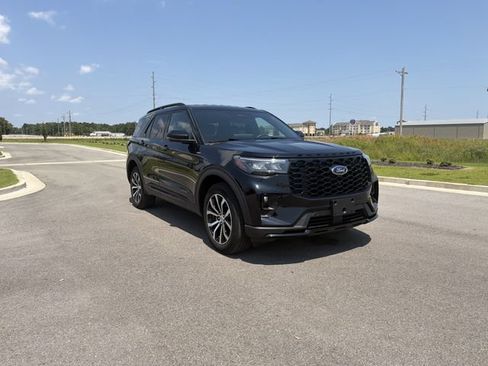 Used 2025 Ford Explorer ST-Line AWD/4WD image 9