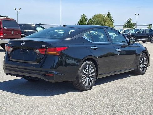 Used 2023 Nissan Altima 2.5 SV FWD image 9