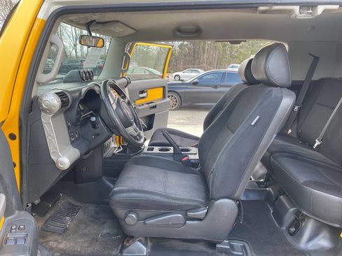 Used 2007 Toyota FJ Cruiser Base 4dr SUV 4WD (4L V6 6M) image 26