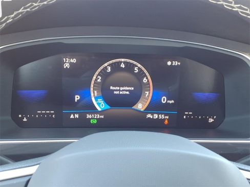 Used 2023 Volkswagen Tiguan SE w/ Panoramic Sunroof Package image 24