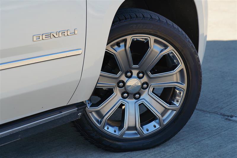 Used 2015 GMC Yukon Denali w/ Premium Package AWD/4WD image 17