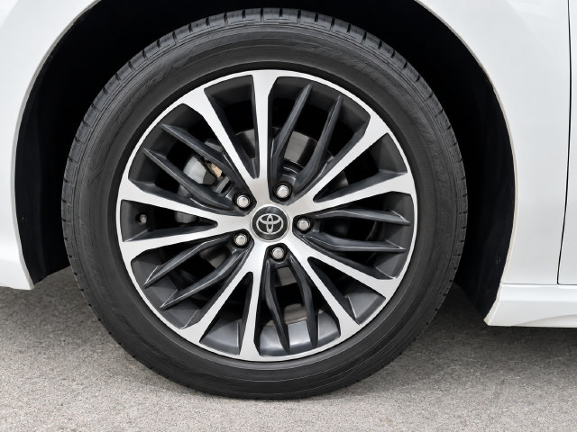 Used 2020 Toyota Camry SE FWD image 6
