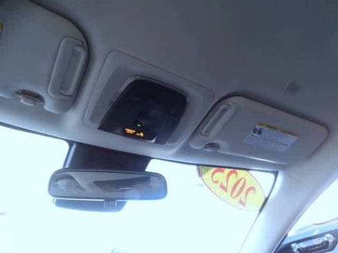 Used 2025 Toyota Corolla LE image 36