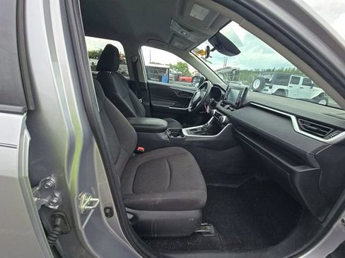 Used 2021 Toyota RAV4 LE FWD image 8