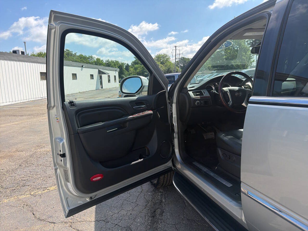 Used 2013 Cadillac Escalade Luxury AWD/4WD image 9