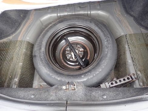 Used 2013 Dodge Avenger SE image 17