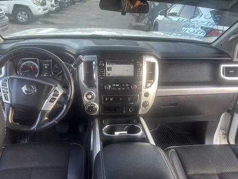 Used 2018 Nissan Titan PRO-4X AWD/4WD image 19