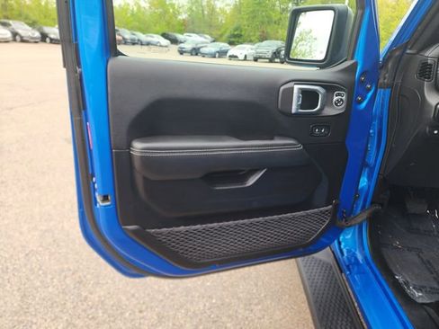 Used 2023 Jeep Wrangler Unlimited Sahara w/ Cold Weather Group AWD/4WD image 15