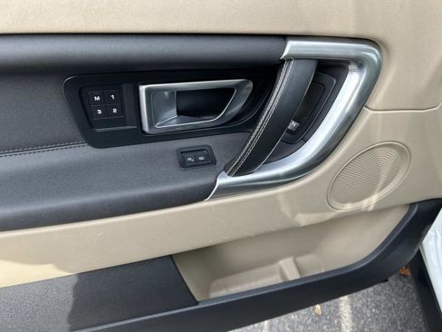 Used 2018 Land Rover Discovery Sport HSE image 22