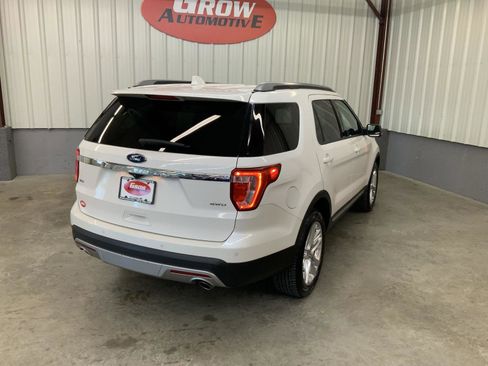 Used 2017 Ford Explorer XLT w/ Equipment Group 202A AWD/4WD image 11