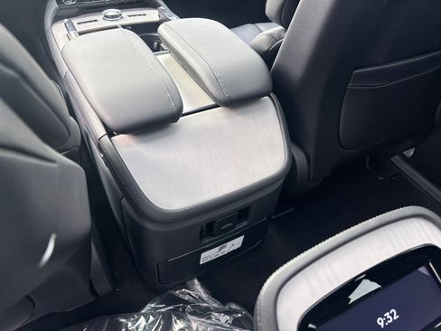New 2026 Lincoln Navigator Reserve w/ Jet Appearance Package AWD/4WD image 32