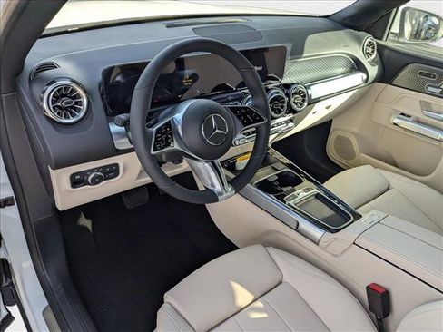 New 2025 Mercedes-Benz GLB 250 4MATIC image 3