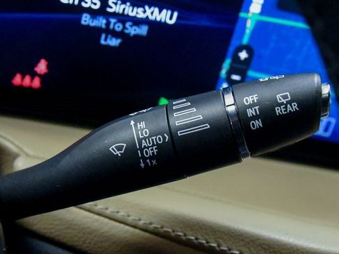 Used 2024 Cadillac XT4 Premium Luxury image 28