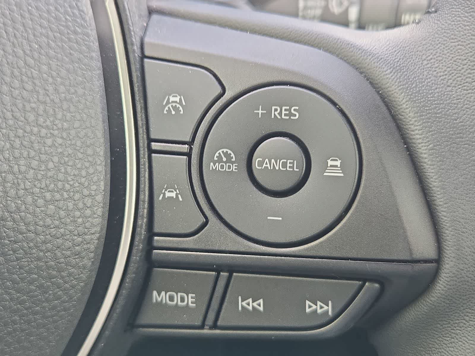 Used 2025 Toyota Corolla SE w/ SE Package FWD image 24