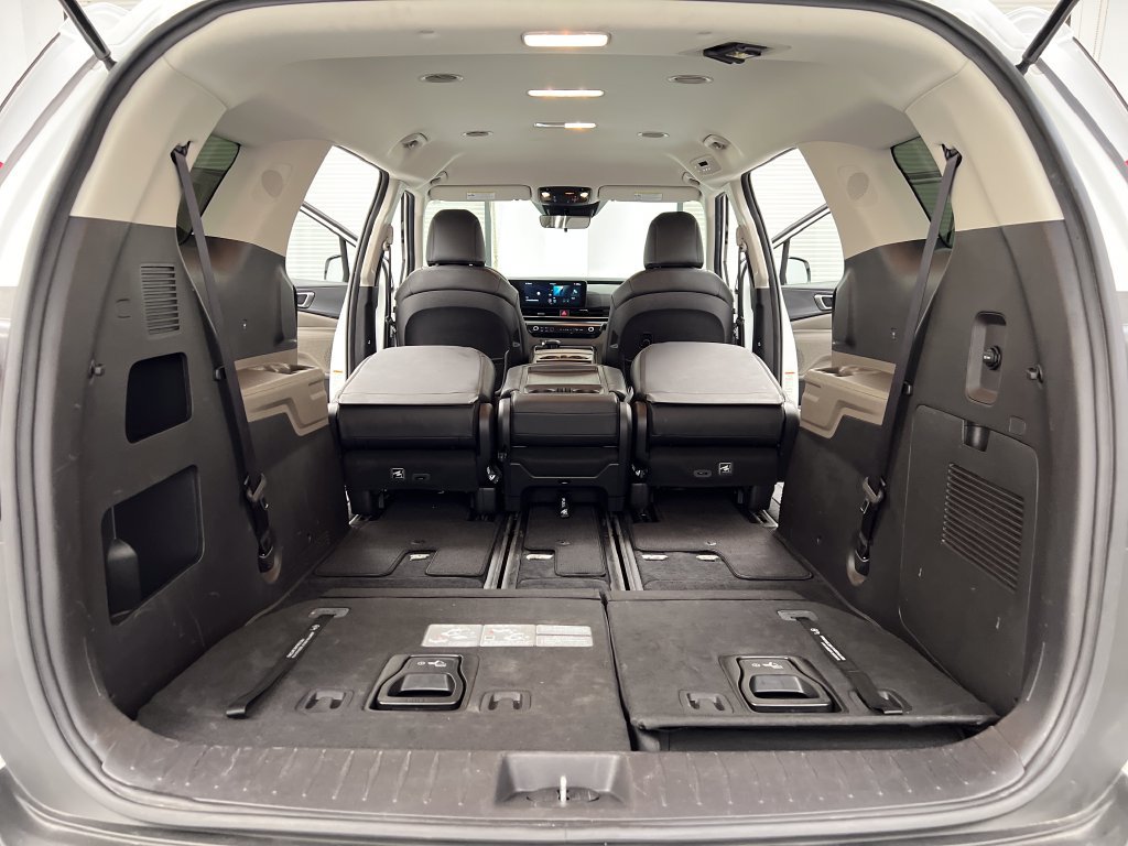 Used 2025 Kia Carnival FWD image 48