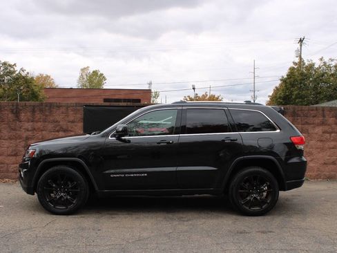 Used 2016 Jeep Grand Cherokee Laredo w/ Quick Order Package 23E AWD/4WD image 2