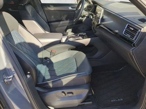 Used 2024 Volkswagen Atlas Cross Sport SEL Premium R-Line image 22