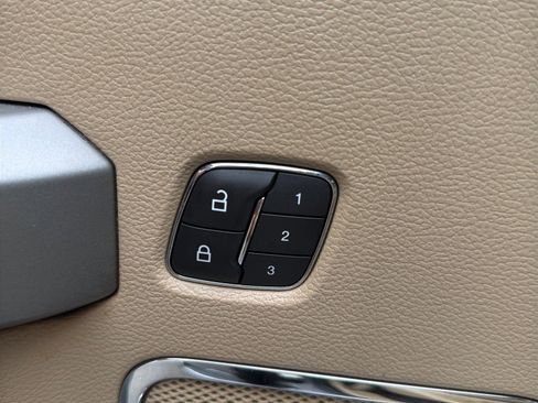 Used 2020 Ford F150 Lariat RWD image 15