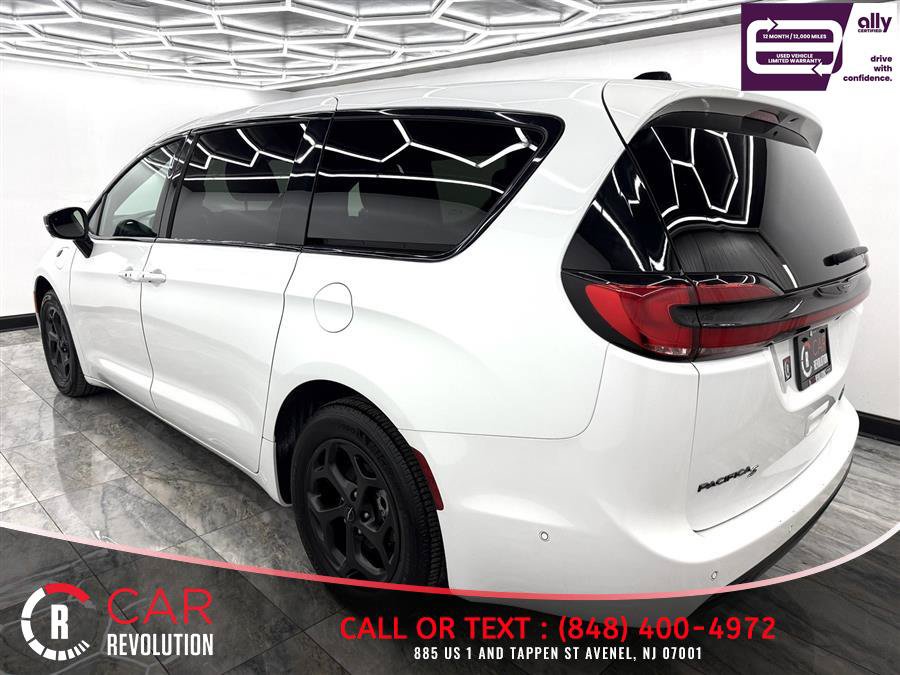 Used 2024 Chrysler Pacifica Limited FWD image 4
