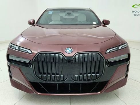 Used 2024 BMW i7 eDrive50 w/ M Sport Package RWD image 2