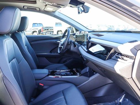 Used 2025 Audi Q6 e-tron Premium w/ Convenience Package image 20