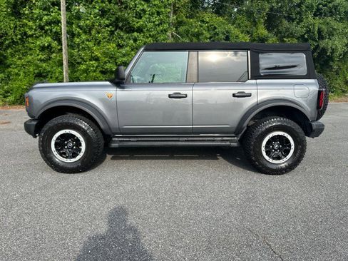 Used 2022 Ford Bronco Badlands w/ Sasquatch Package AWD/4WD image 2