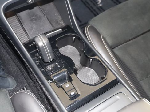 Used 2020 Volvo XC40 T5 R-Design image 26