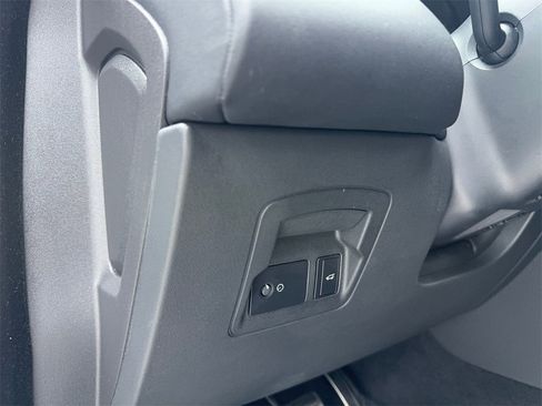 Used 2025 Land Rover Range Rover Velar Dynamic SE image 48