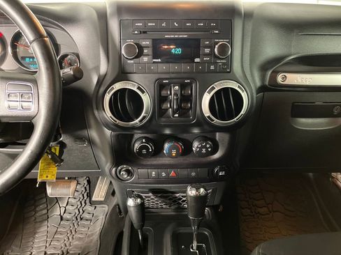 Used 2014 Jeep Wrangler Unlimited Rubicon w/ Connectivity Group image 26