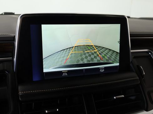 Used 2023 Chevrolet Suburban Premier image 6