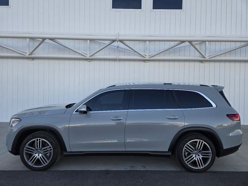 Used 2024 Mercedes-Benz GLS 450 4MATIC image 2