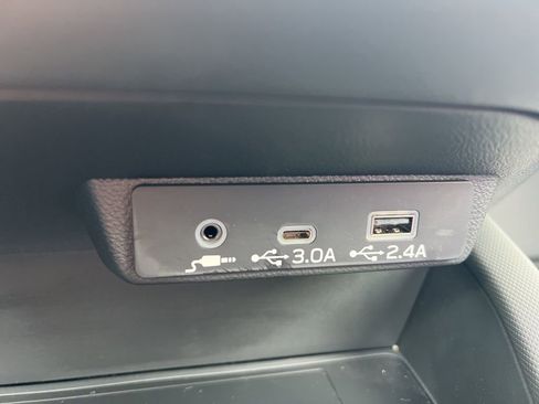 Used 2025 Subaru Forester Premium image 22