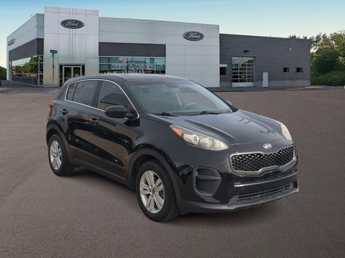 Used 2019 Kia Sportage LX image 2