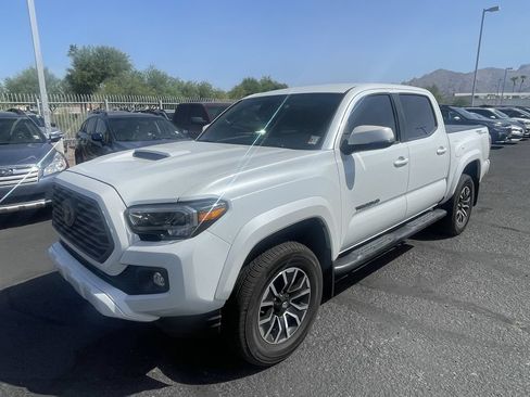 Used 2021 Toyota Tacoma TRD Sport w/ Technology Package RWD image 3