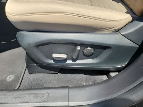 Used 2020 Ford Explorer XLT RWD image 18