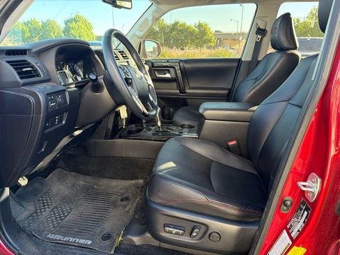 Used 2018 Toyota 4Runner TRD Off-Road Premium AWD/4WD image 10