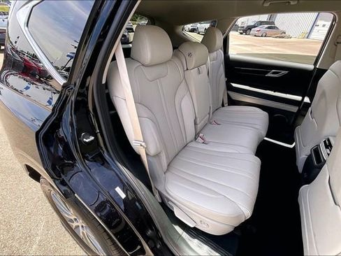 Certified 2025 Genesis GV80 2.5T Standard AWD/4WD image 27