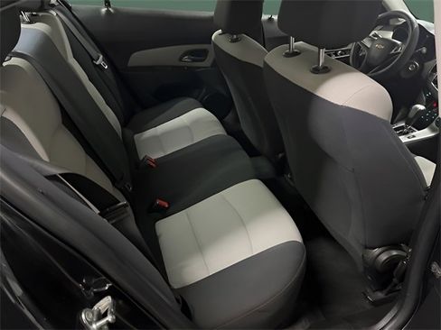 Used 2016 Chevrolet Cruze LS image 9