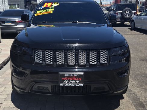 Used 2019 Jeep Grand Cherokee Altitude AWD/4WD image 2
